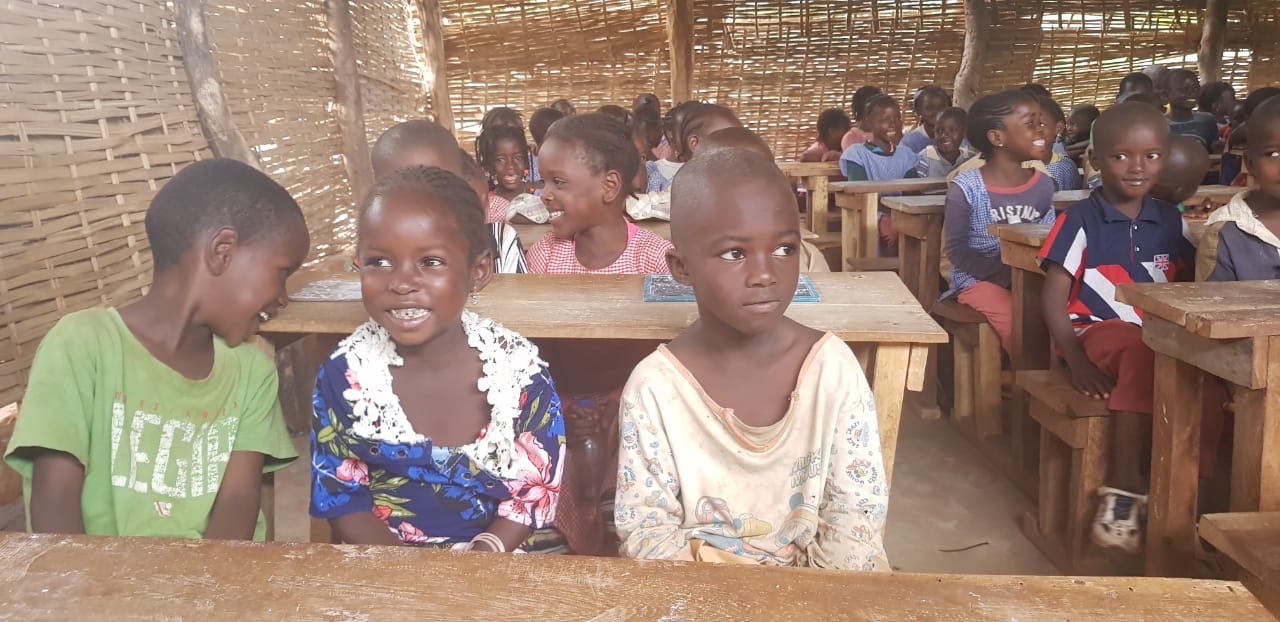 Lire la suite à propos de l’article Nos bénévoles visitent un village en Guinée et découvrent l&rsquo;école